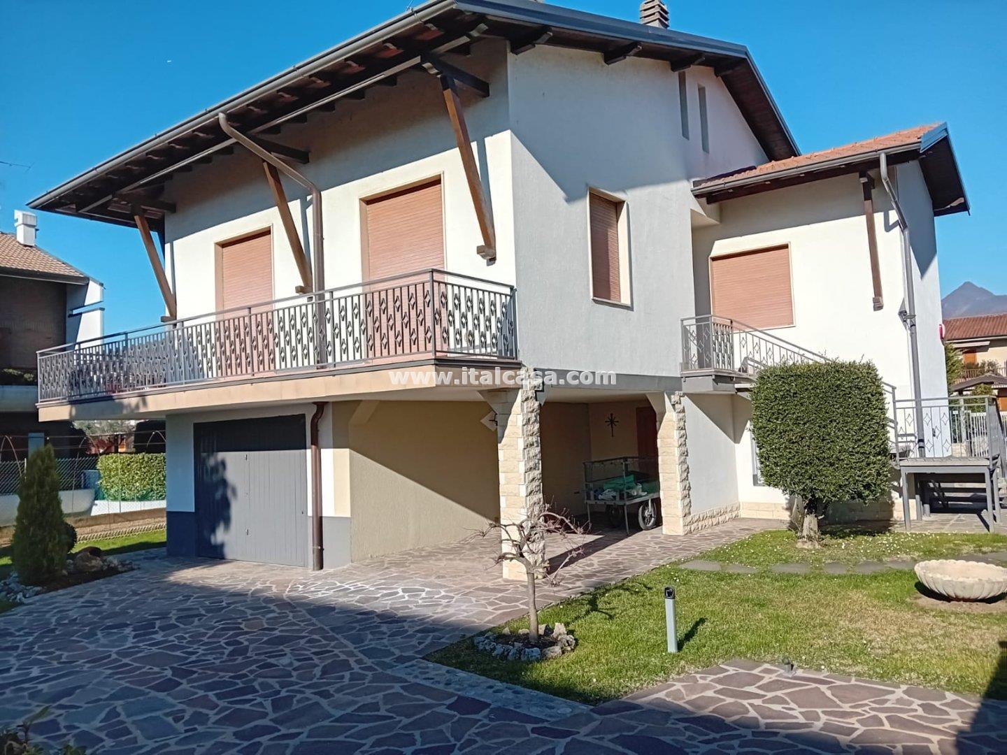 Villa Unifamiliare in vendita a Villa di Serio