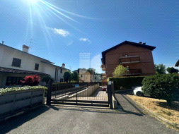 Box / Autorimessa in vendita a Alzano Lombardo