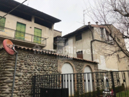Casa Plurifamiliare in vendita a Villa di Serio