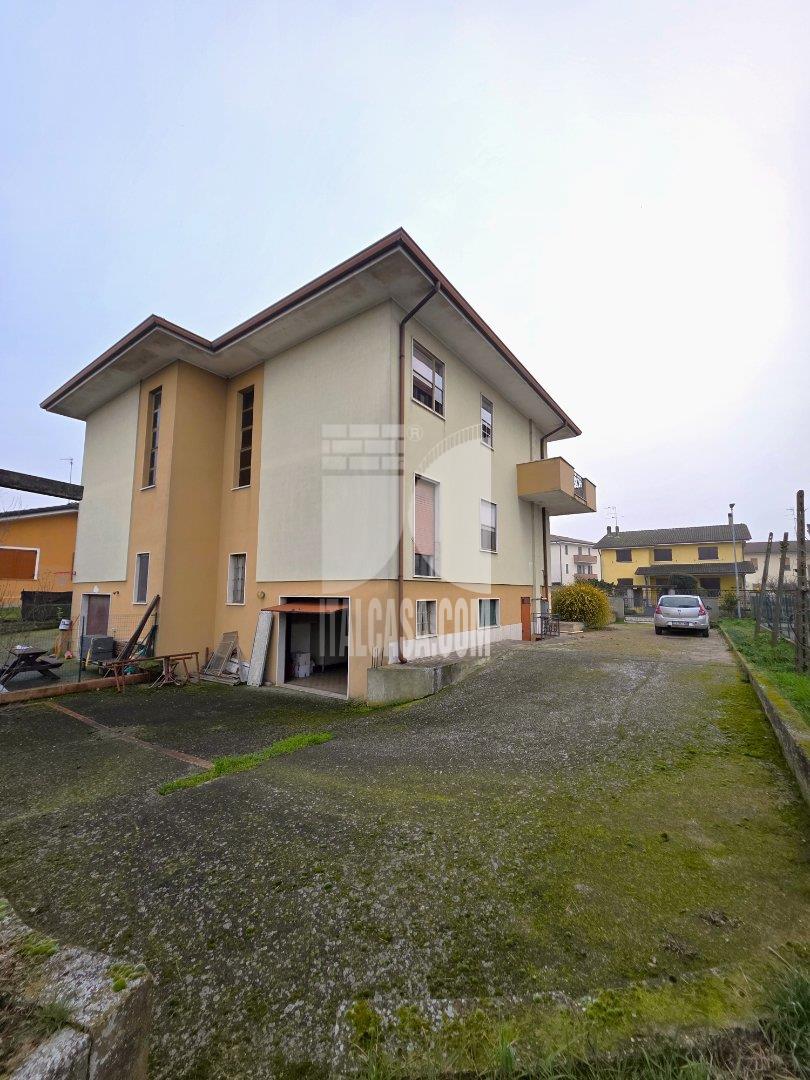 Villa Bifamiliare in vendita a Borgo Virgilio