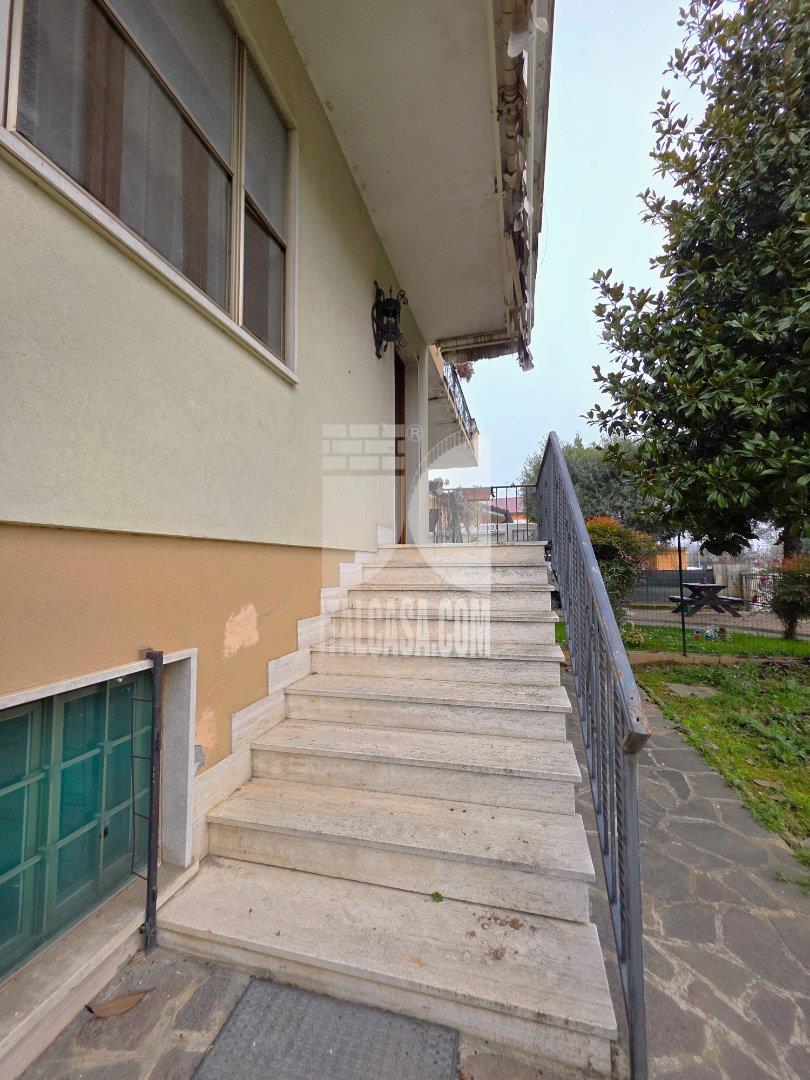 Villa Bifamiliare in vendita a Borgo Virgilio