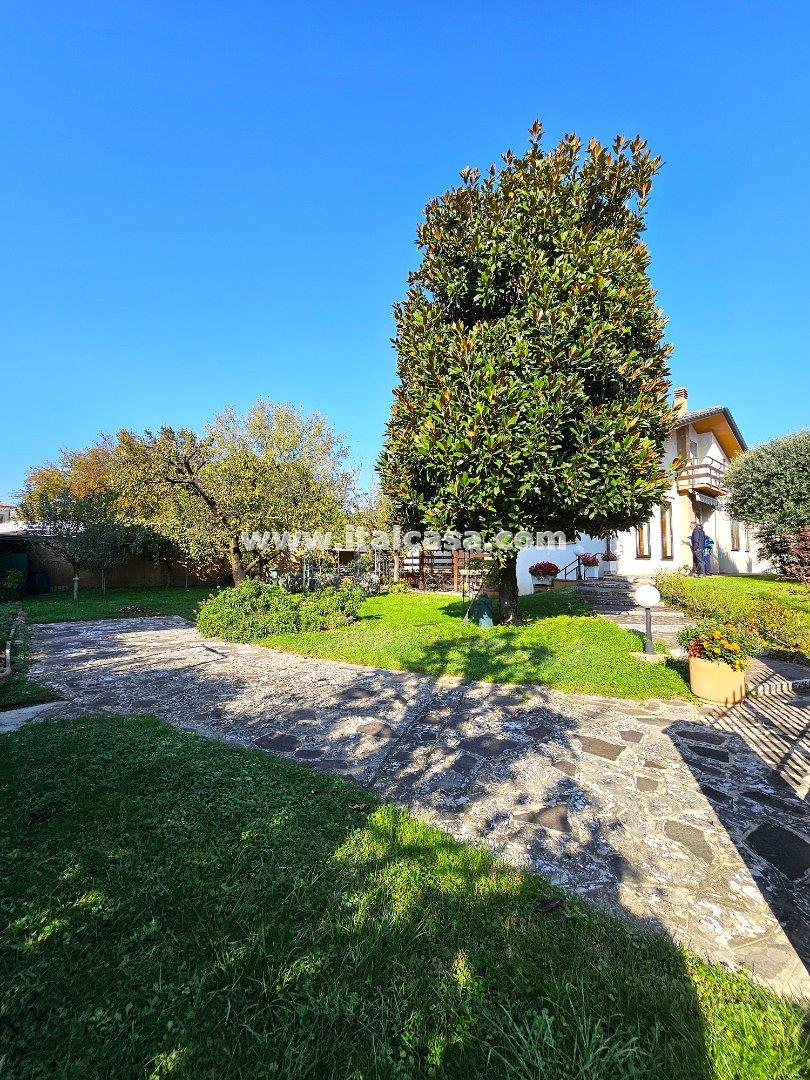 Villa Unifamiliare in vendita a Borgo Virgilio