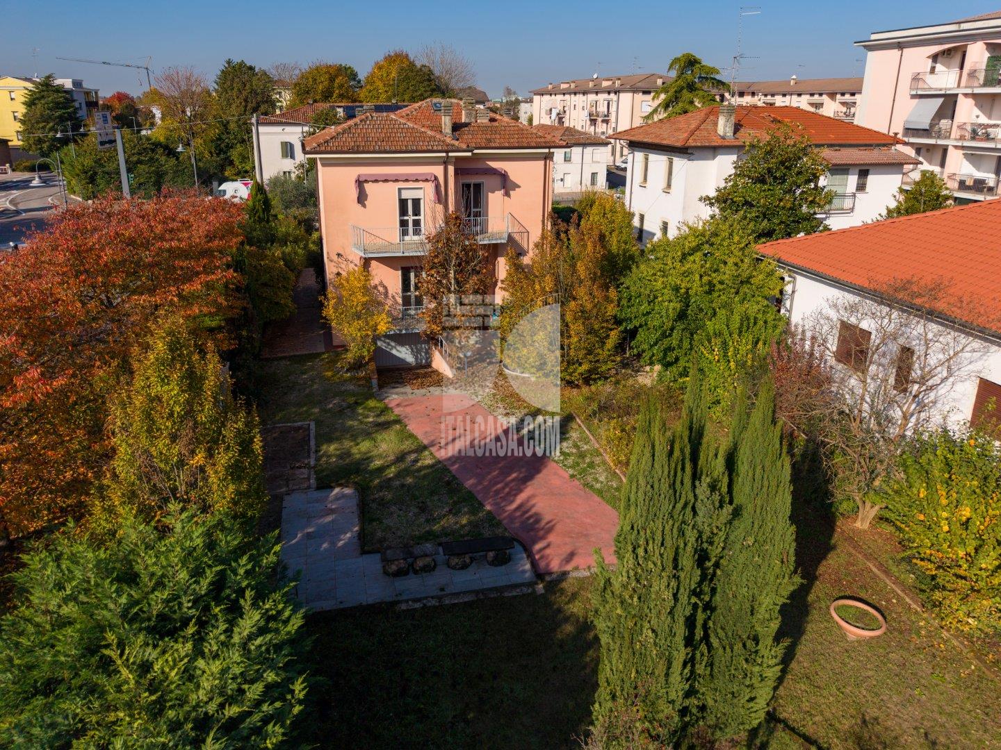 Villa Unifamiliare in vendita a Borgo Virgilio