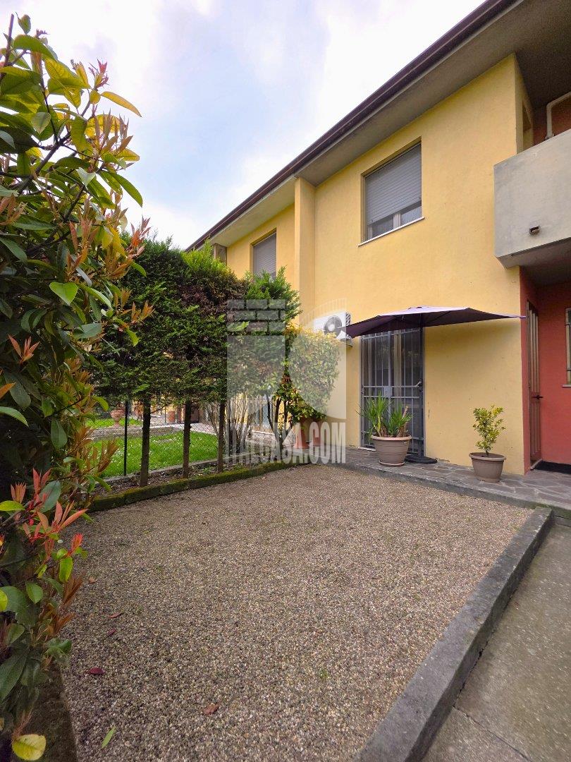 Villa a schiera in vendita a Borgo Virgilio