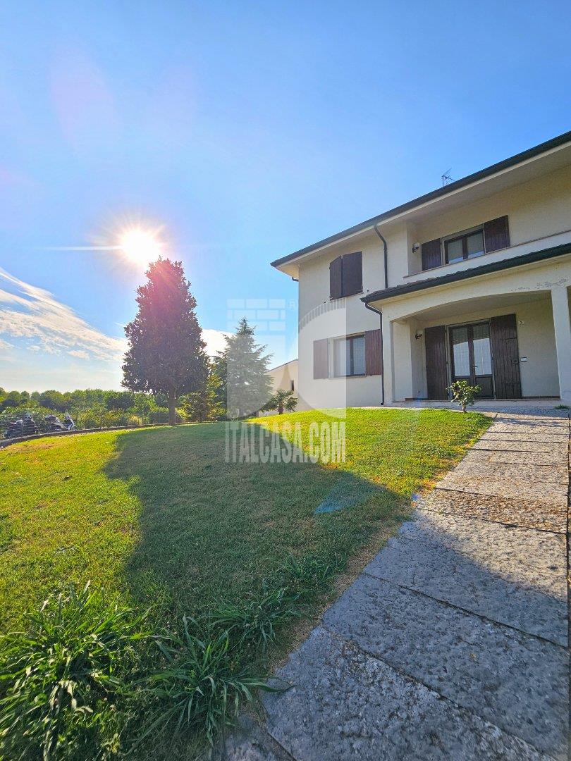 Villa Bifamiliare in vendita a Bagnolo San Vito