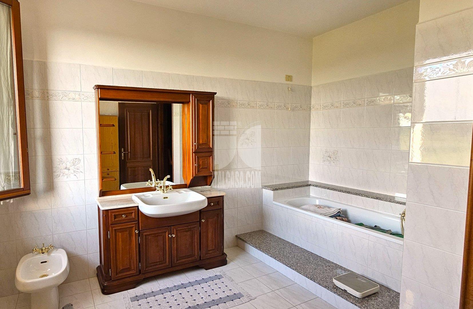 Villa Bifamiliare in vendita a Bagnolo San Vito