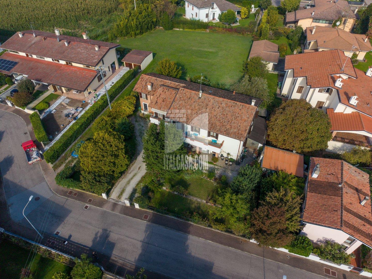 Villa Unifamiliare in vendita a Borgo Virgilio