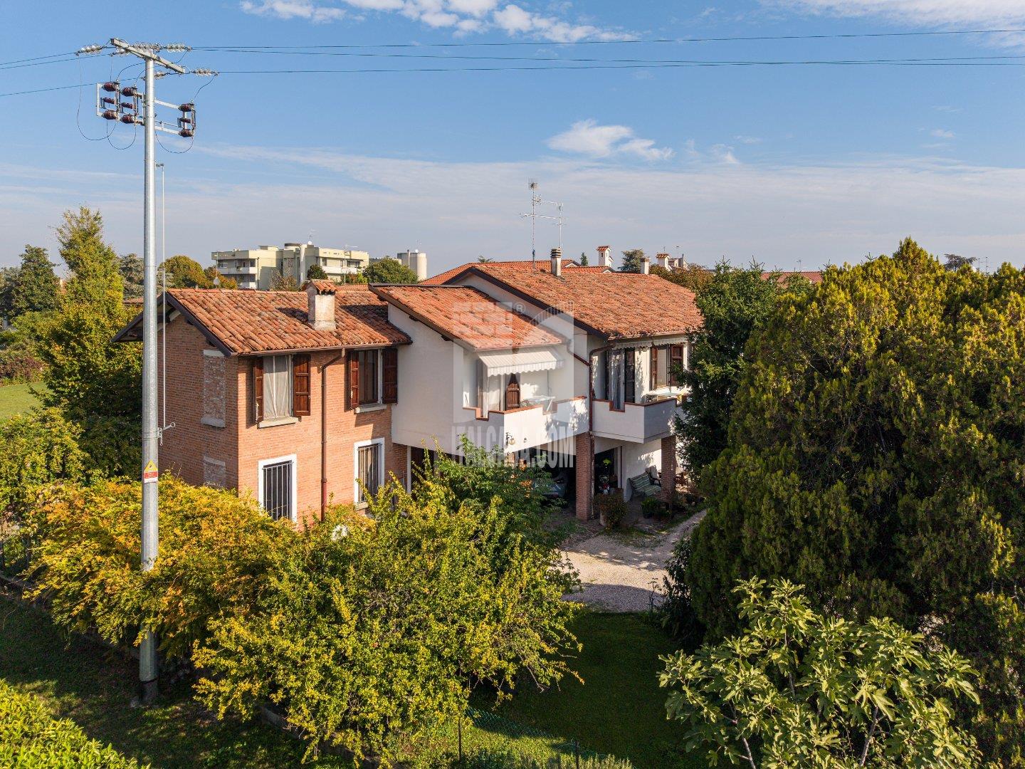 Villa Unifamiliare in vendita a Borgo Virgilio