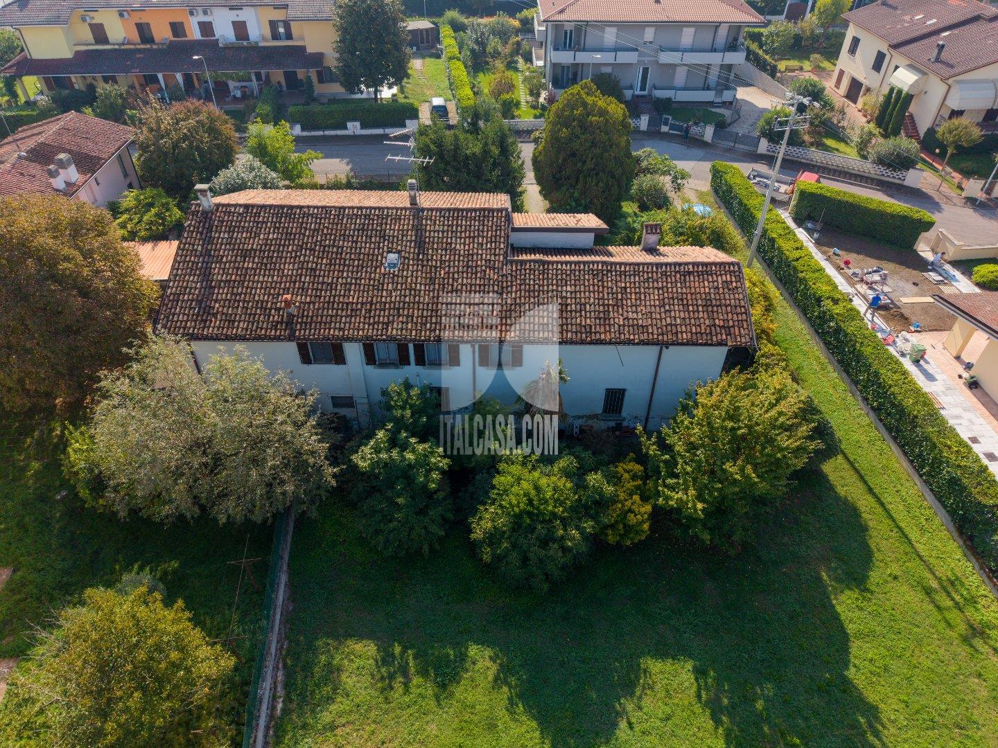 Villa Unifamiliare in vendita a Borgo Virgilio