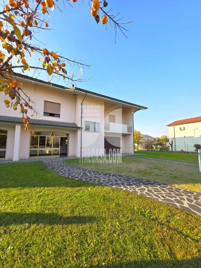 Villa Bifamiliare in vendita a Bagnolo San Vito