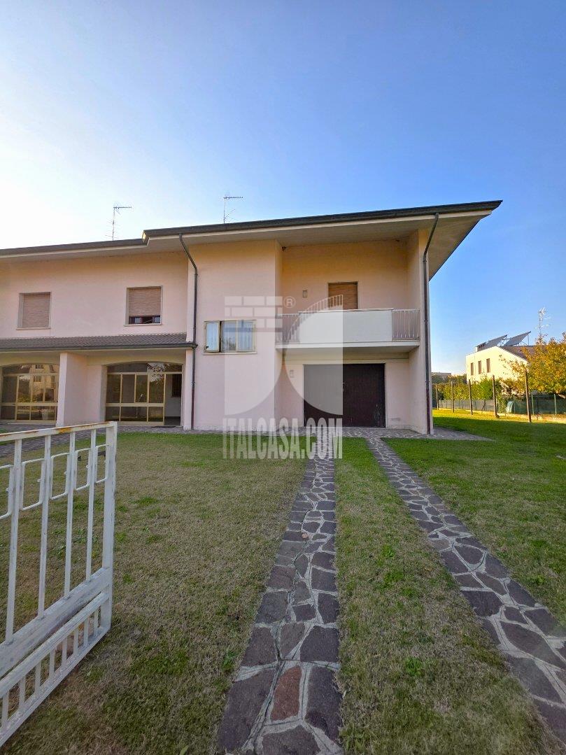 Villa Bifamiliare in vendita a Bagnolo San Vito