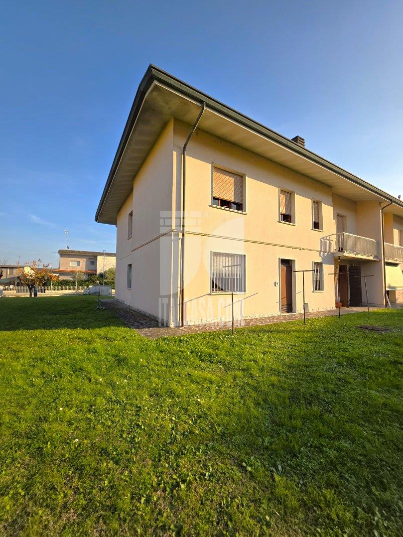 Villa Bifamiliare in vendita a Bagnolo San Vito