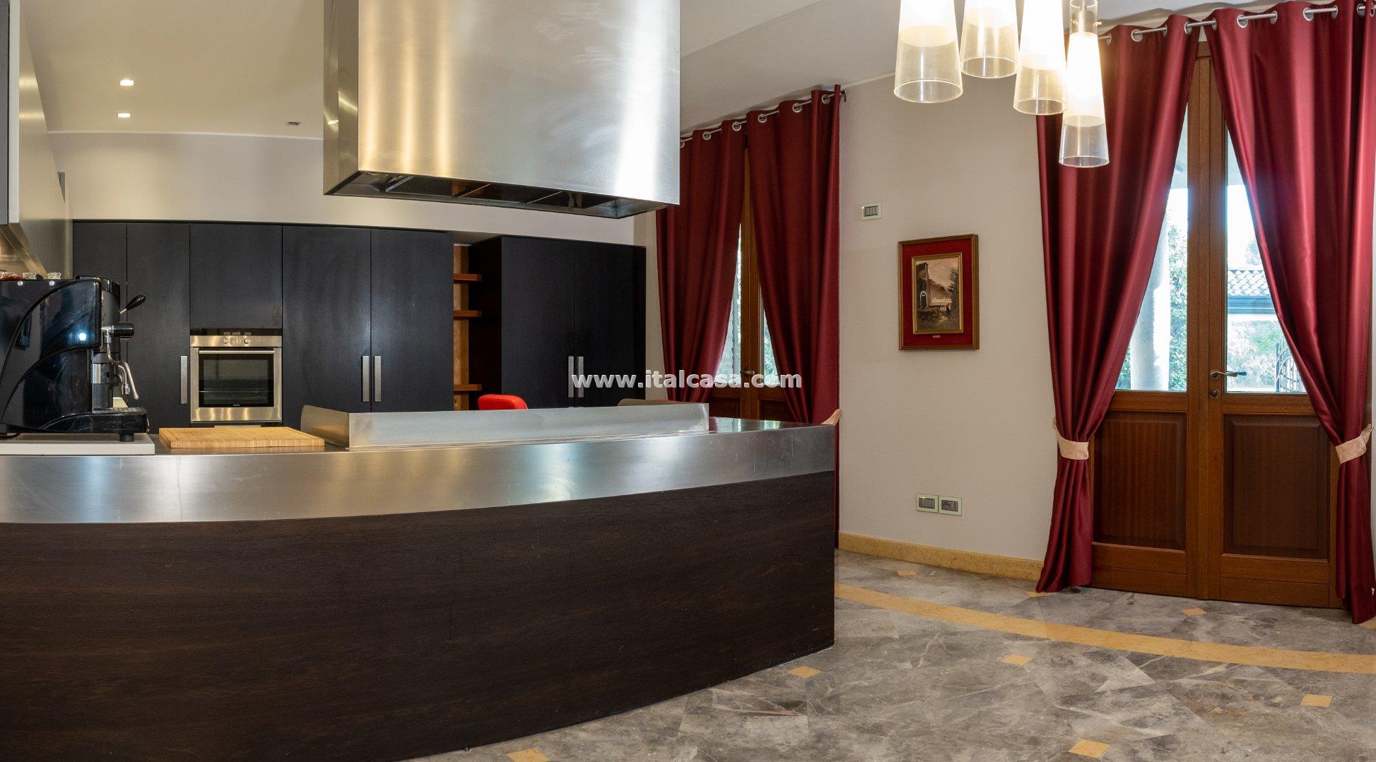 Villa Unifamiliare in vendita a Borgo Virgilio