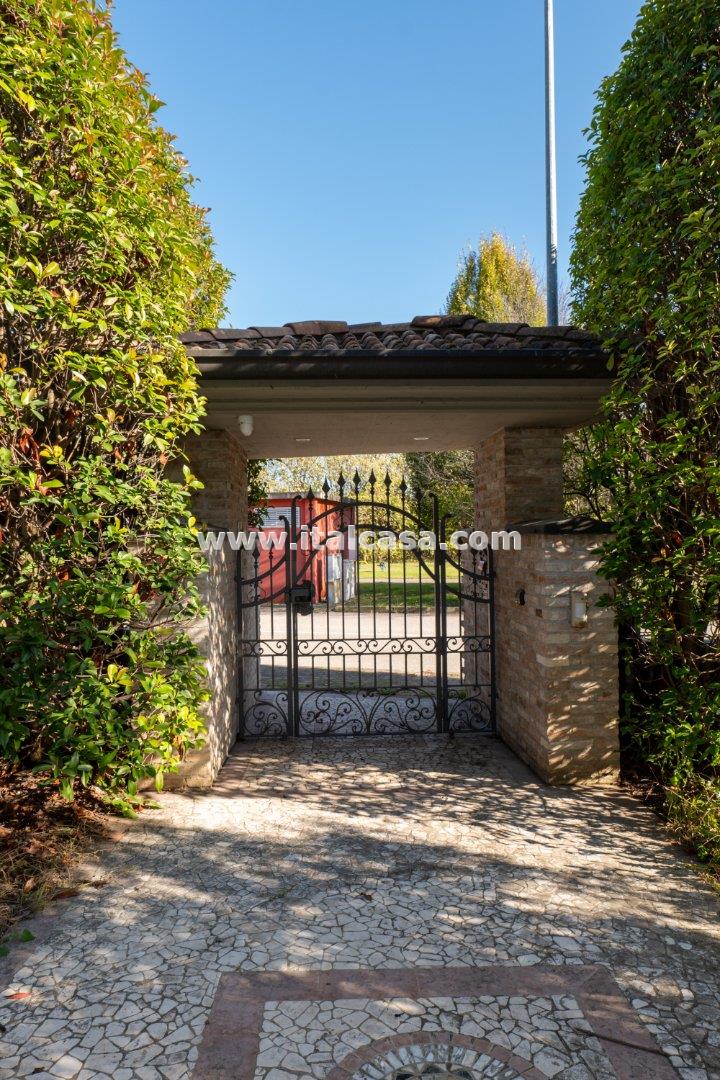 Villa Unifamiliare in vendita a Borgo Virgilio