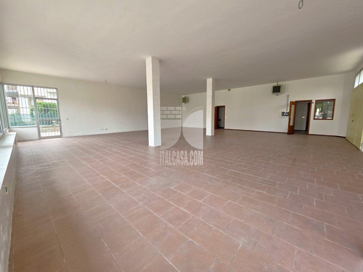 Negozio in vendita a Borgo Virgilio