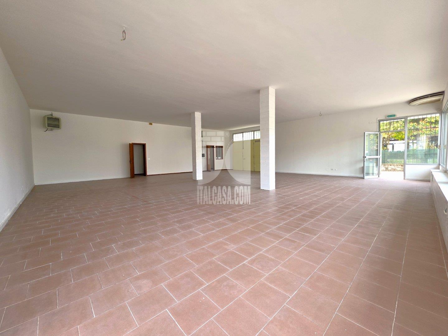 Negozio in vendita a Borgo Virgilio