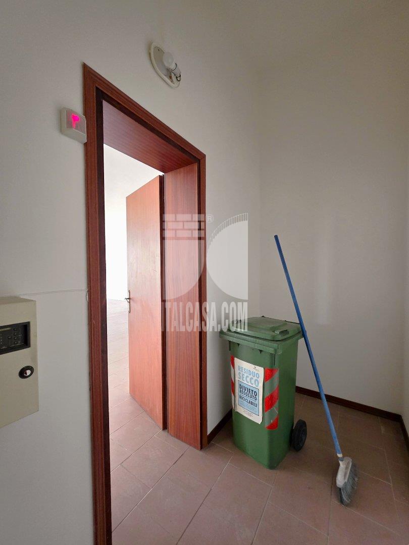 Negozio in vendita a Borgo Virgilio