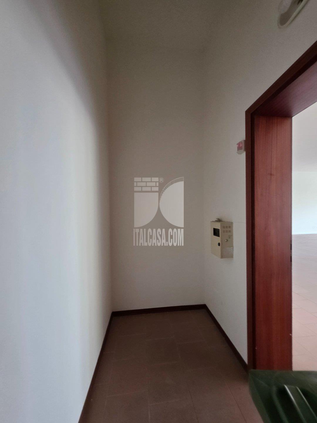 Negozio in vendita a Borgo Virgilio