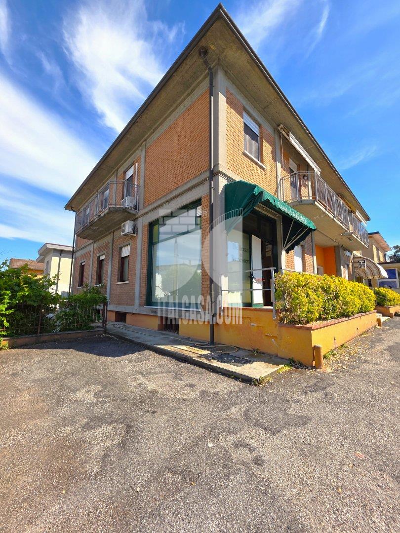 Negozio in vendita a Borgo Virgilio