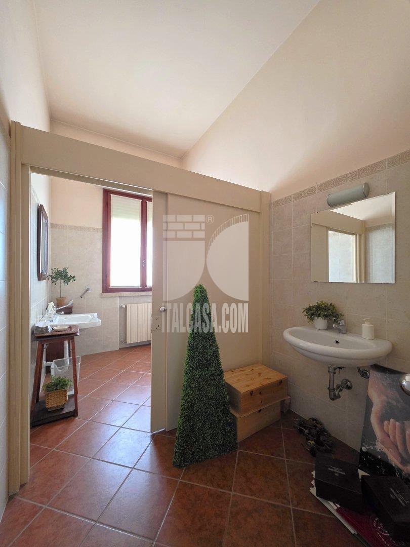 Negozio in vendita a Borgo Virgilio
