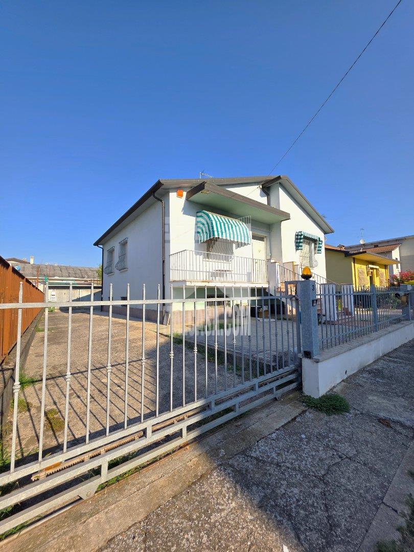 Villa Unifamiliare in vendita a Borgo Virgilio