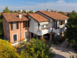 Villa Unifamiliare in vendita a Borgo Virgilio