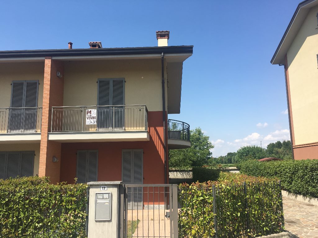 Villa a schiera di testa in vendita a Castel Rozzone
