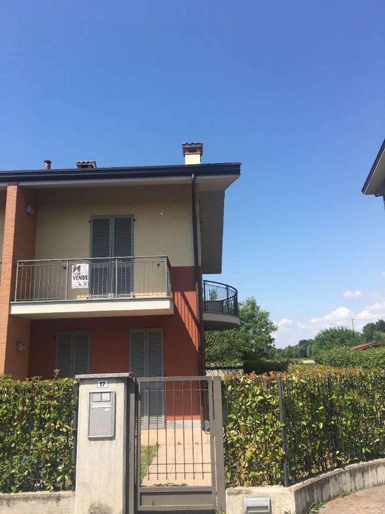 Villa a schiera di testa in vendita a Castel Rozzone