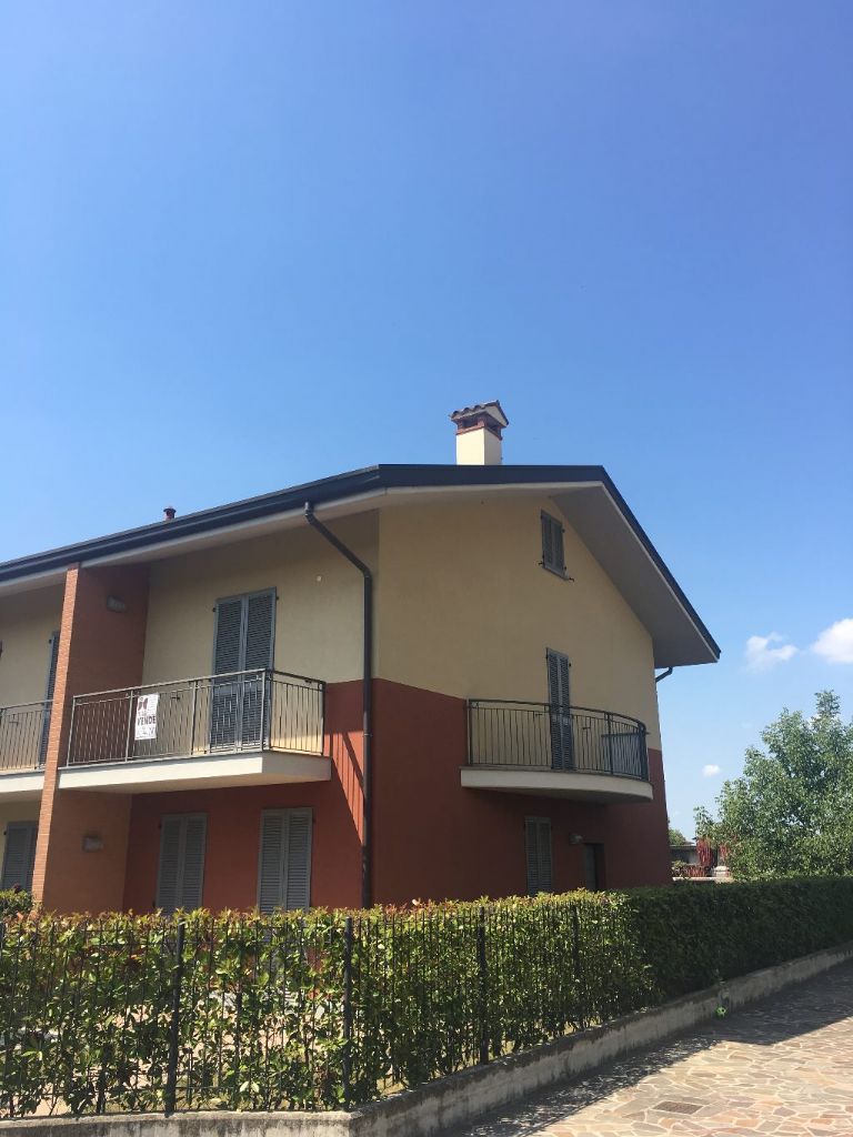 Villa a schiera di testa in vendita a Castel Rozzone