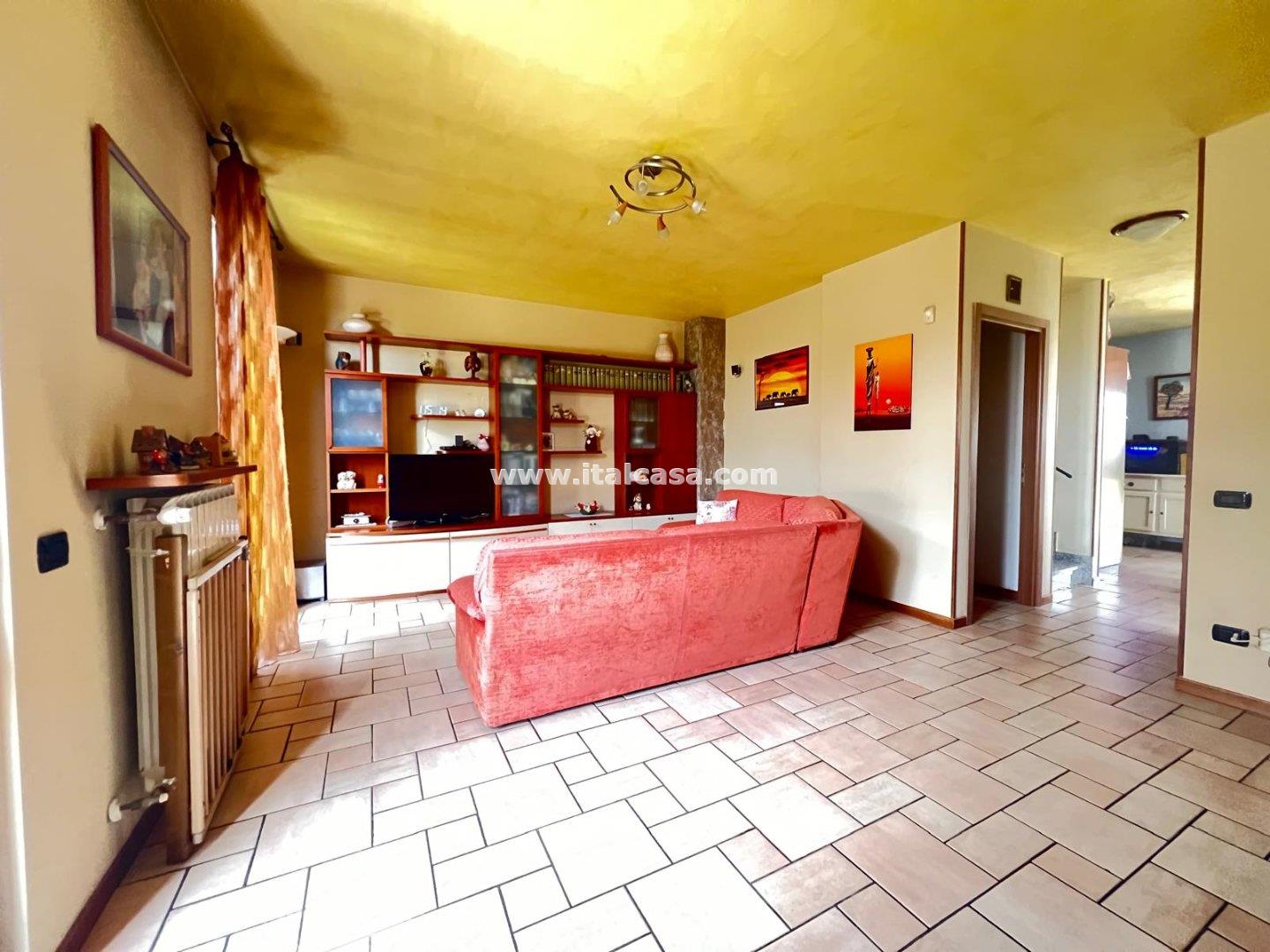 Villa a schiera di testa in vendita a Treviglio