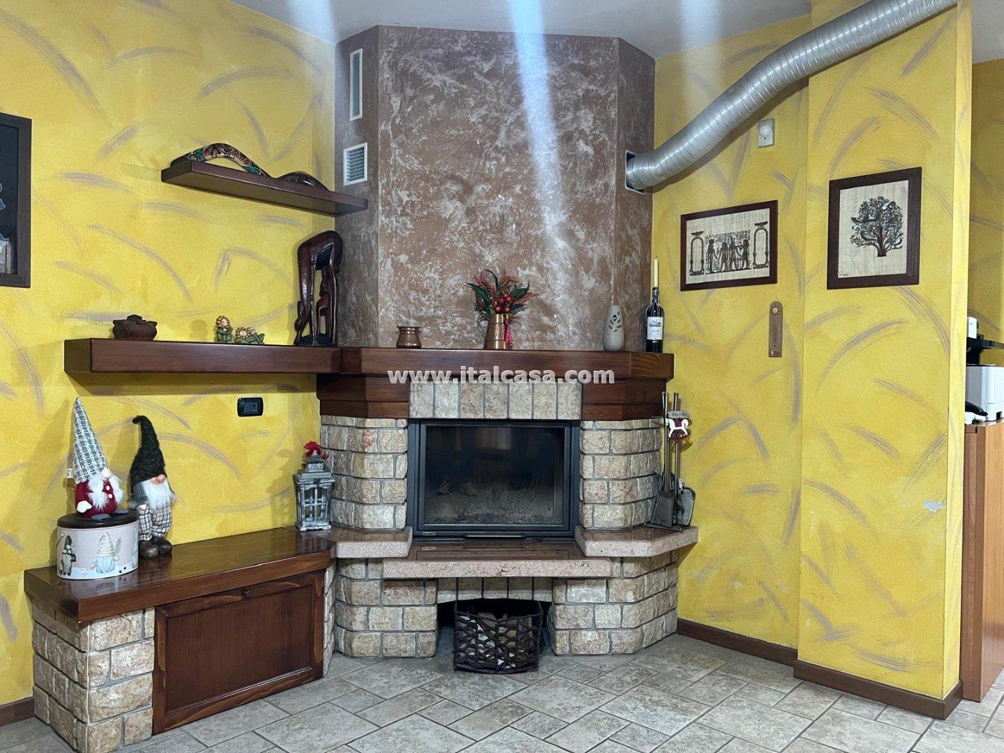 Villa a schiera di testa in vendita a Treviglio