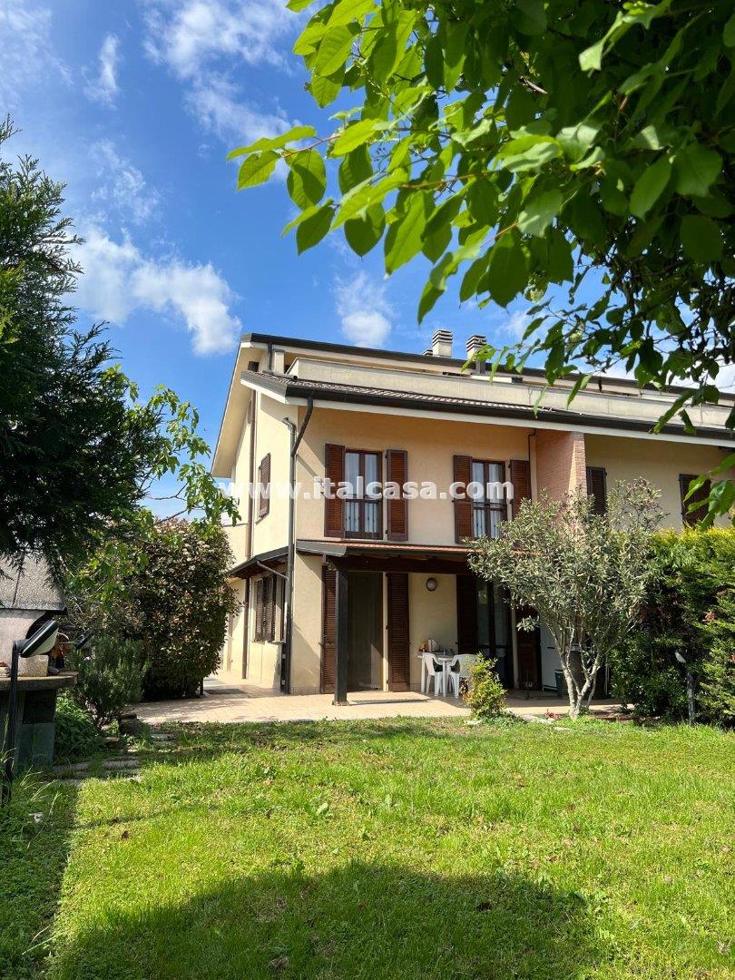 Villa a schiera di testa in vendita a Treviglio