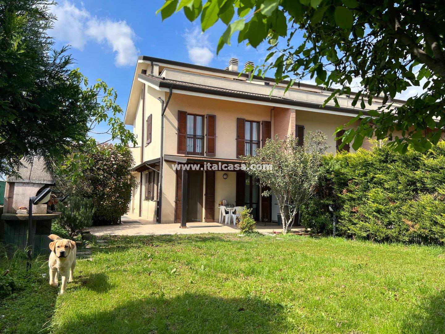 Villa a schiera di testa in vendita a Treviglio