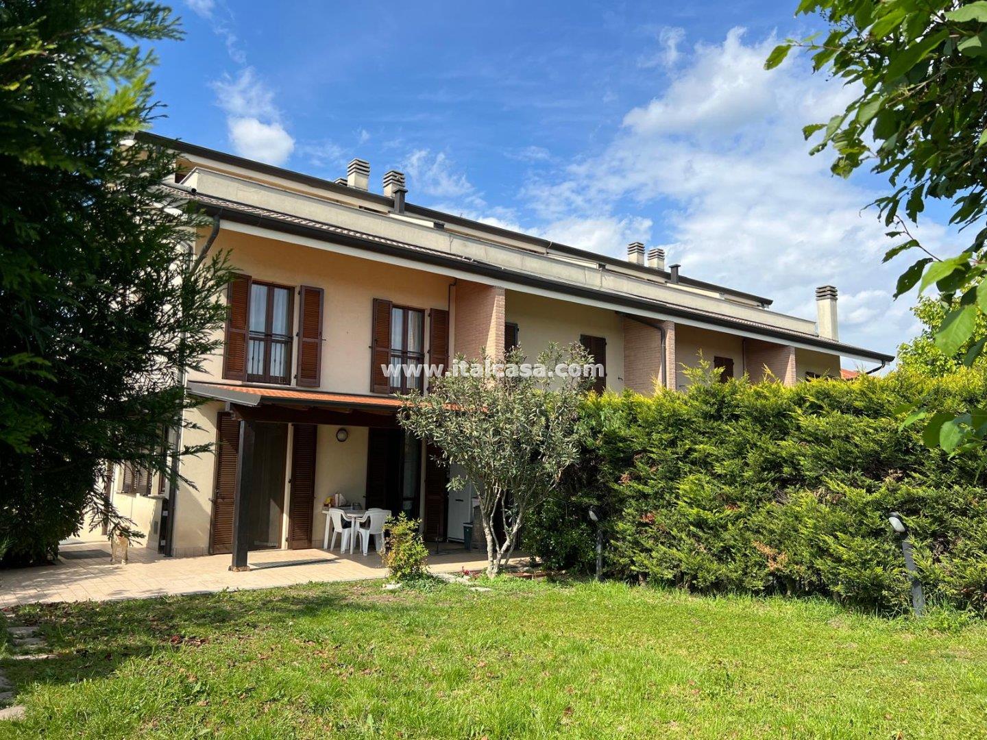 Villa a schiera di testa in vendita a Treviglio
