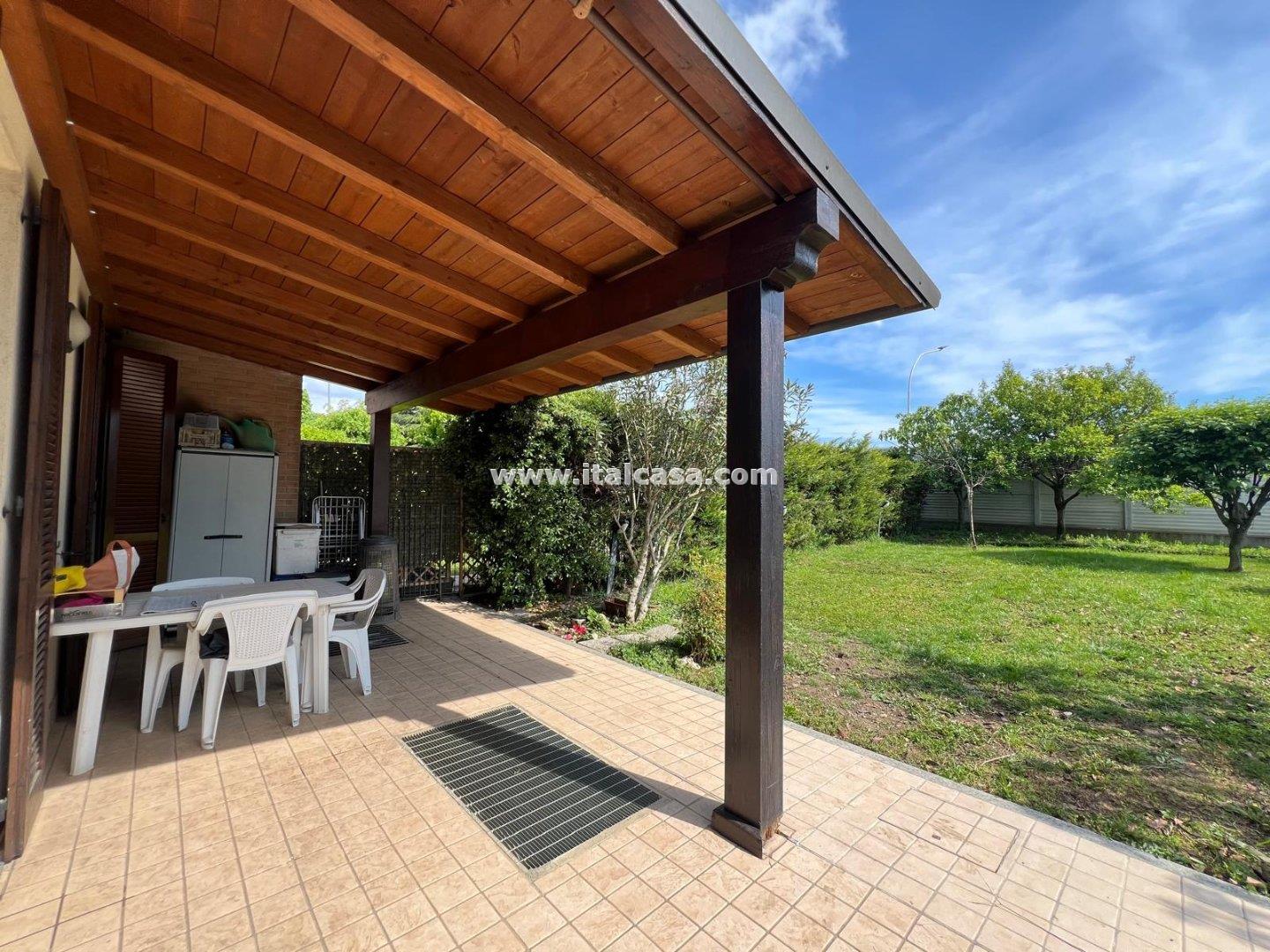 Villa a schiera di testa in vendita a Treviglio