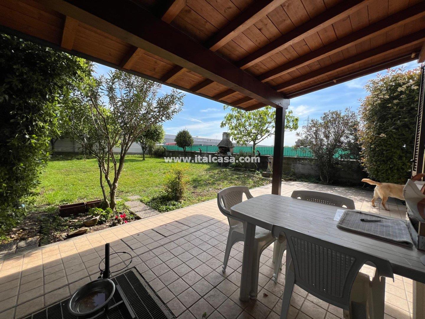 Villa a schiera di testa in vendita a Treviglio