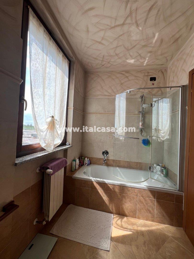 Villa a schiera di testa in vendita a Treviglio