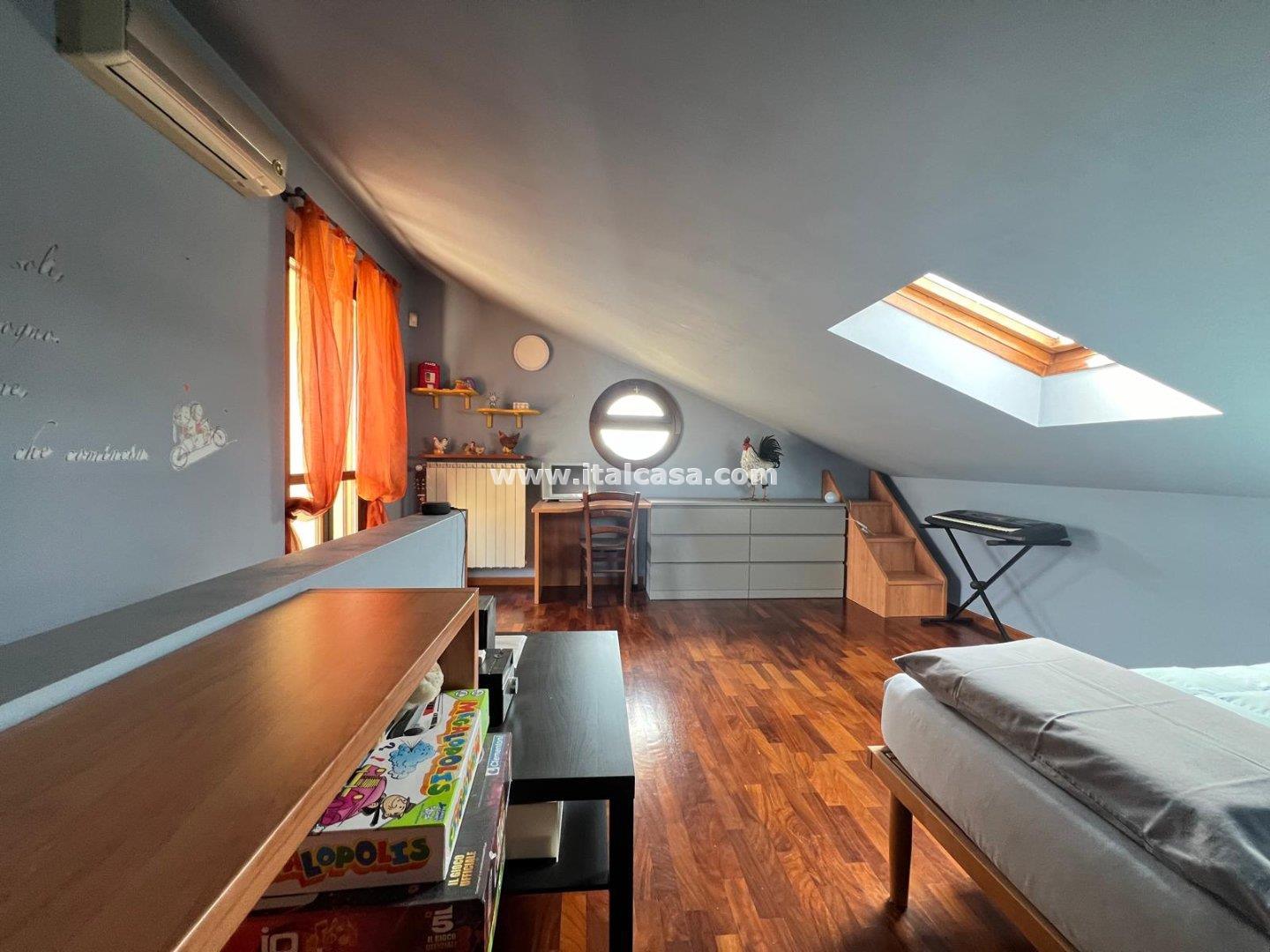 Villa a schiera di testa in vendita a Treviglio