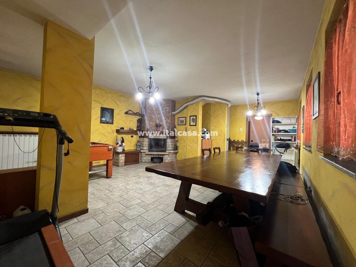 Villa a schiera di testa in vendita a Treviglio