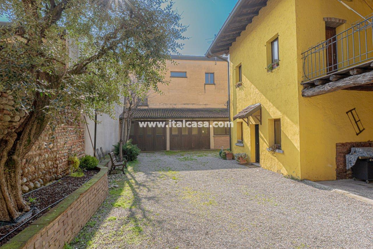 Cascina in vendita a Calvenzano