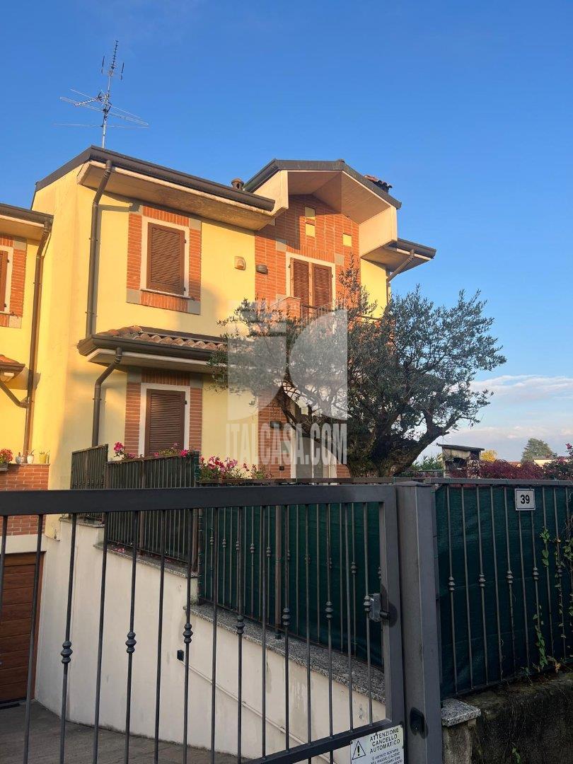 Villa a schiera di testa in vendita a Brignano Gera d