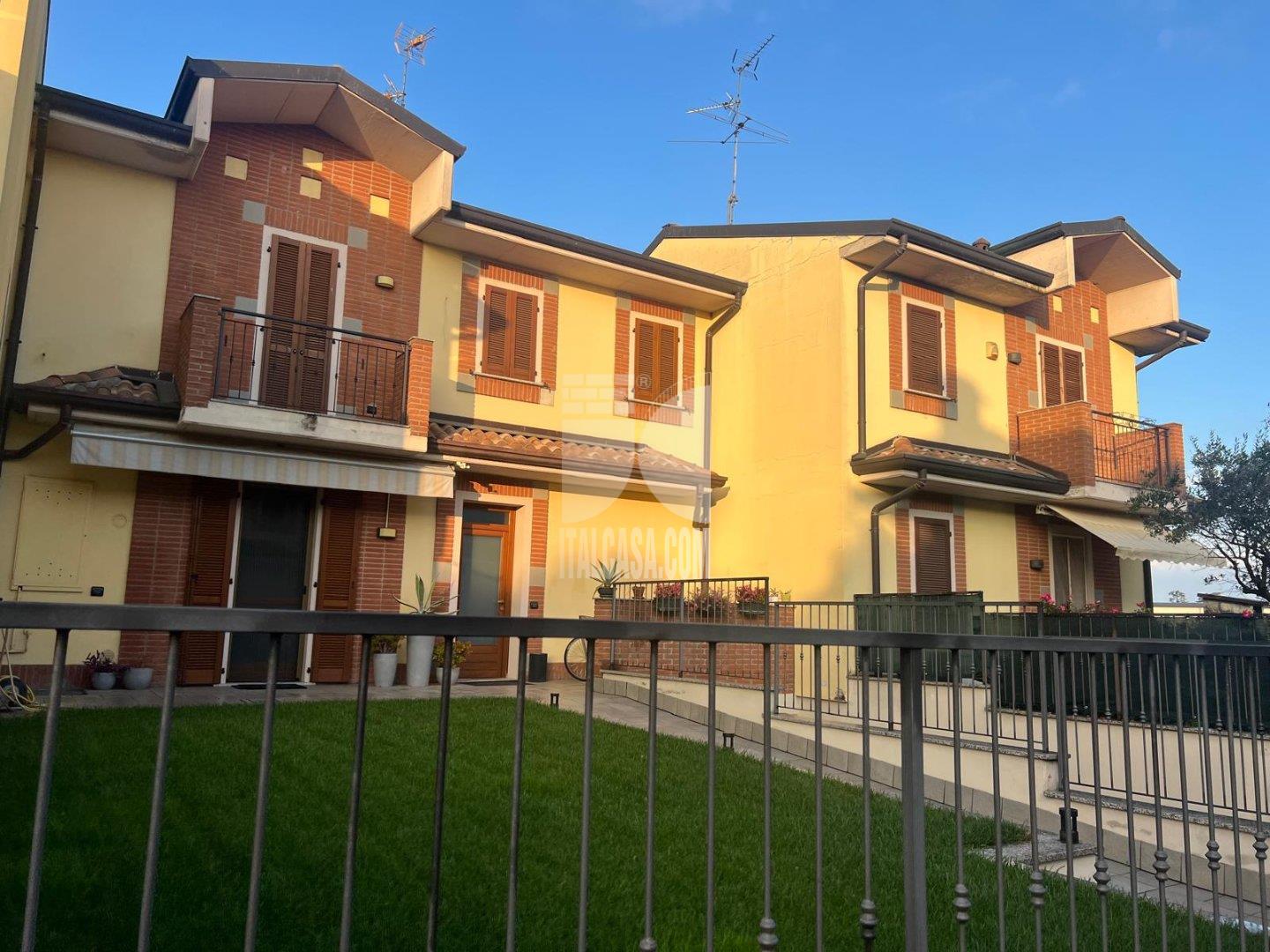 Villa a schiera di testa in vendita a Brignano Gera d