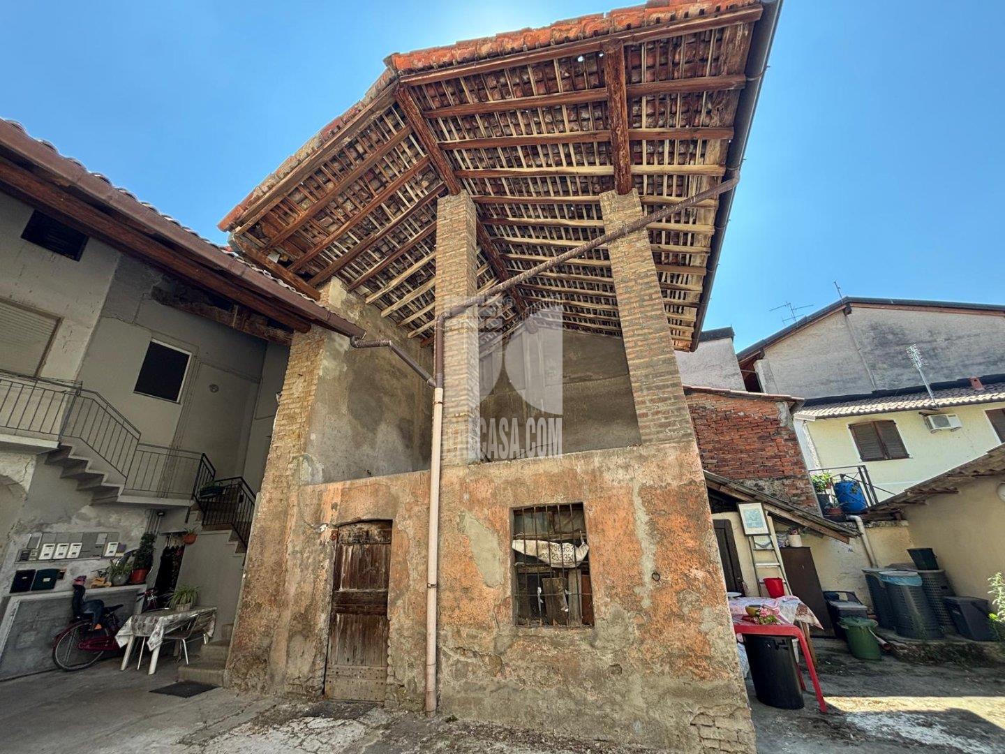 Casa Rustica in vendita a Calvenzano