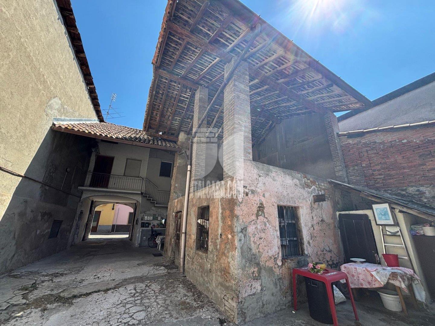 Casa Rustica in vendita a Calvenzano