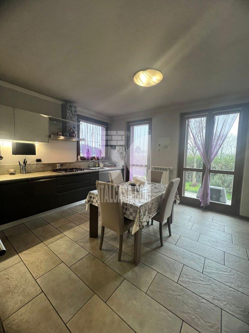 Villa a schiera di testa in vendita a Brignano Gera d