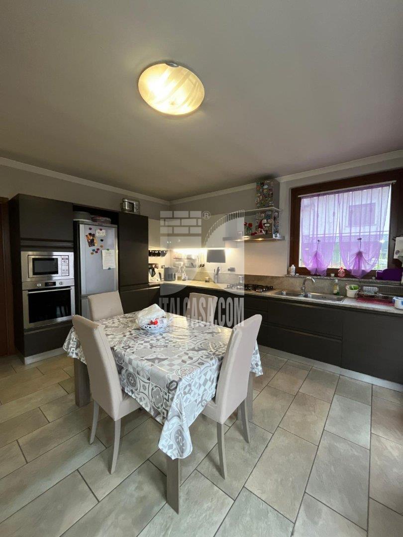Villa a schiera di testa in vendita a Brignano Gera d