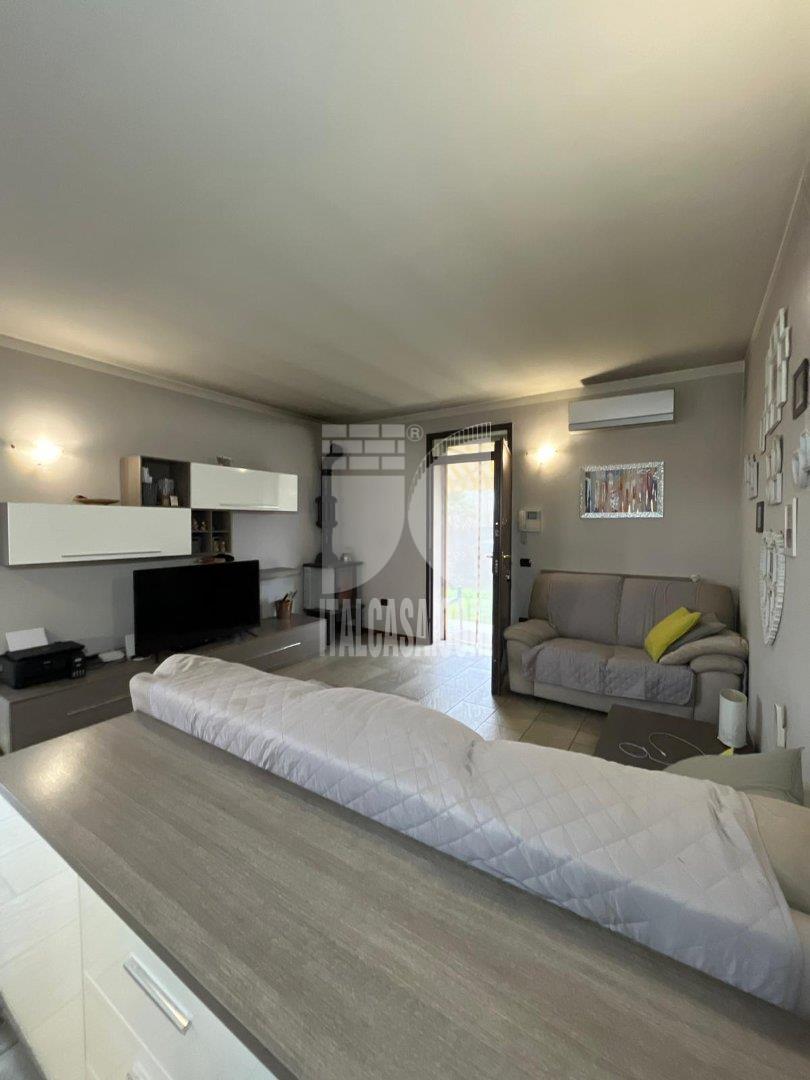 Villa a schiera di testa in vendita a Brignano Gera d