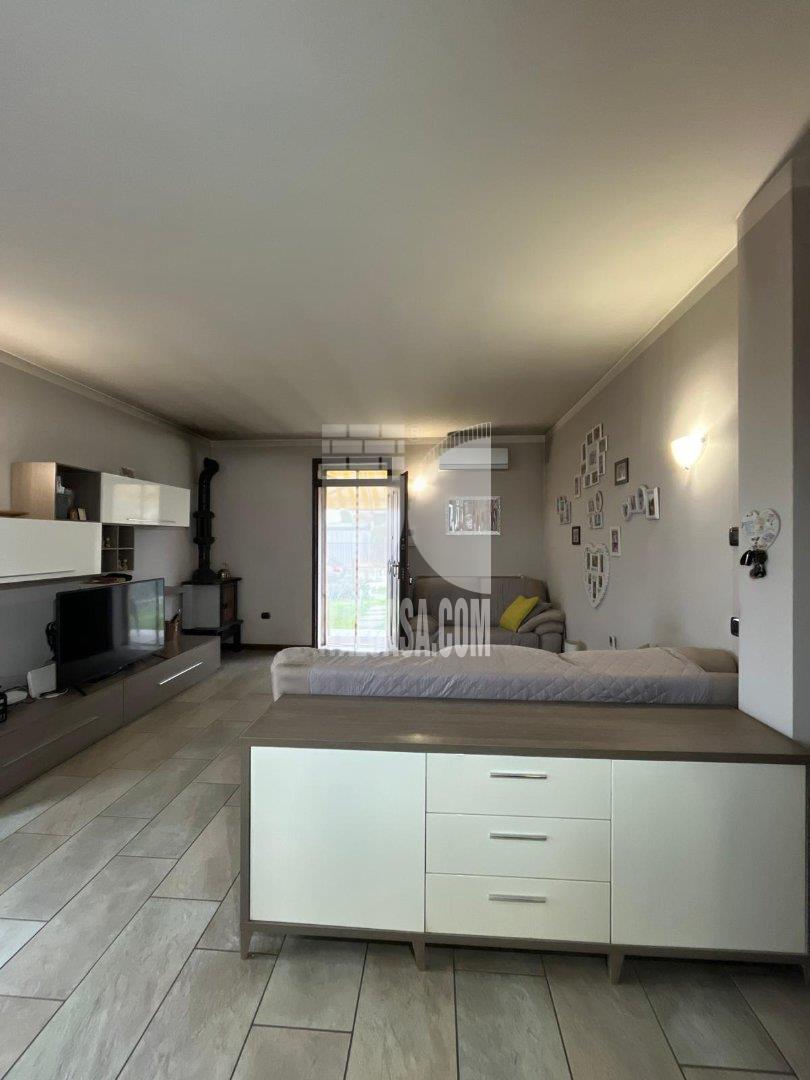Villa a schiera di testa in vendita a Brignano Gera d