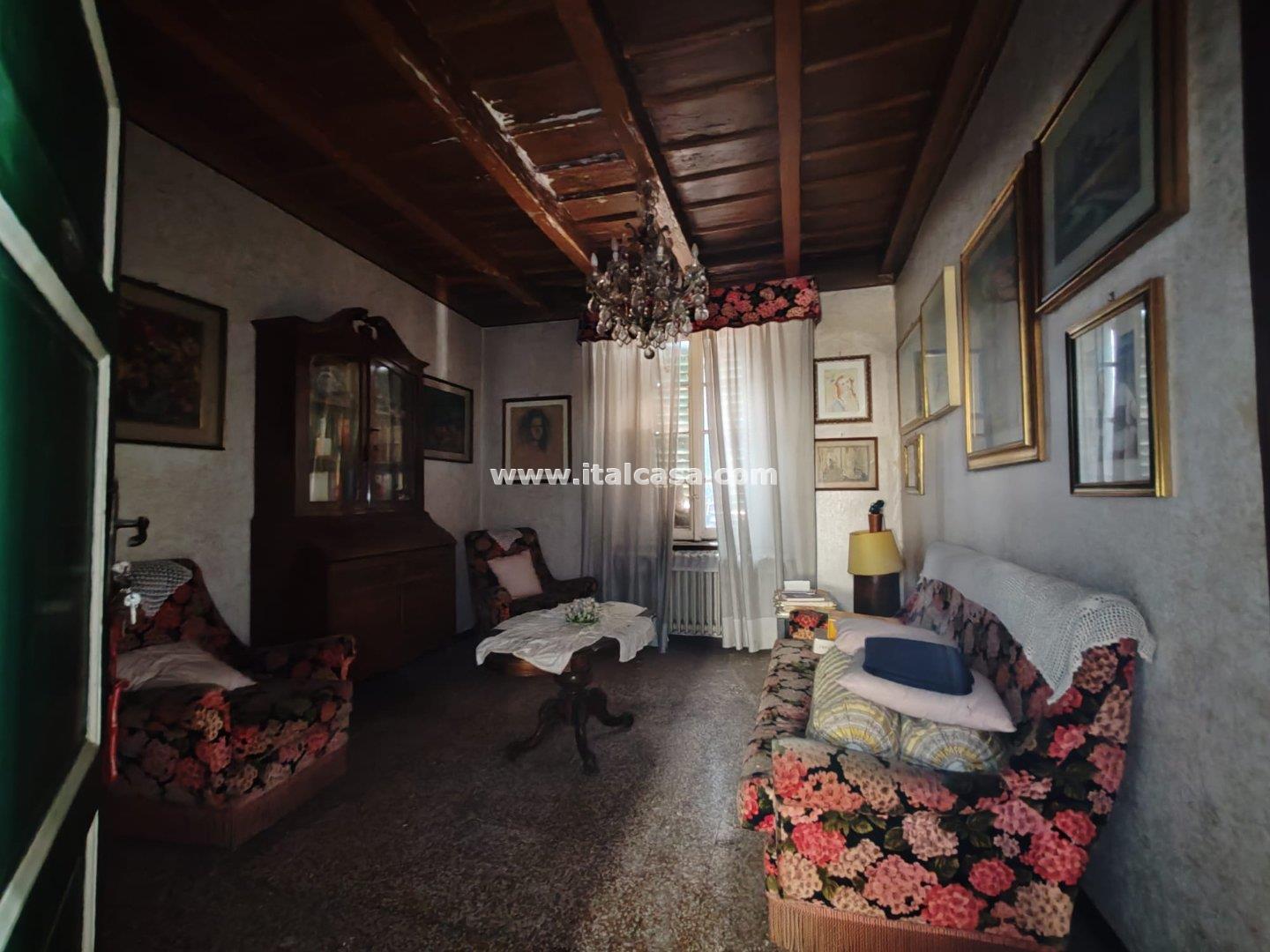 Palazzo in vendita a Brignano Gera d