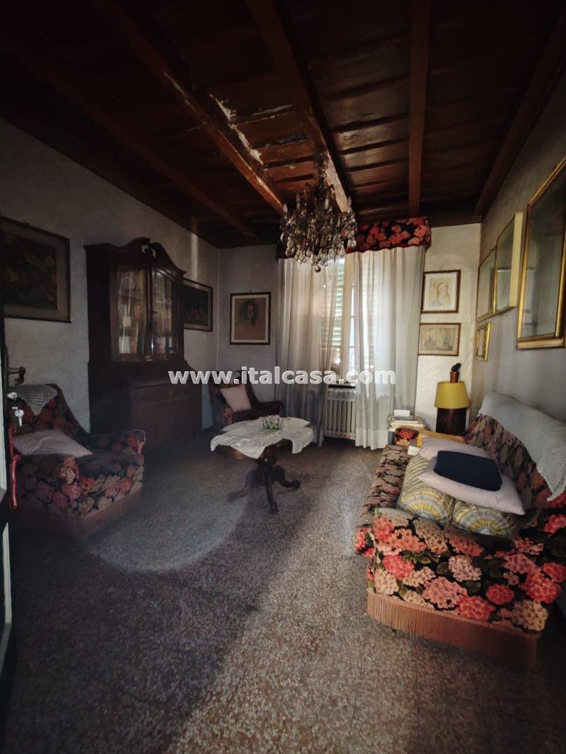 Palazzo in vendita a Brignano Gera d
